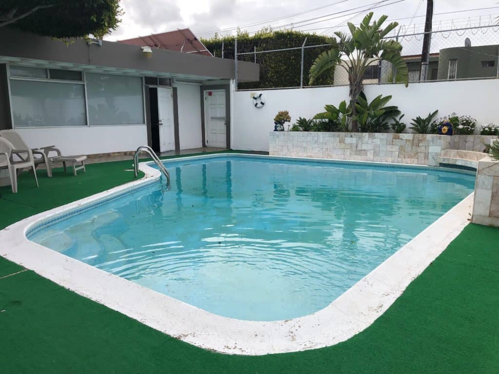 HIT Gerson back yard and pool